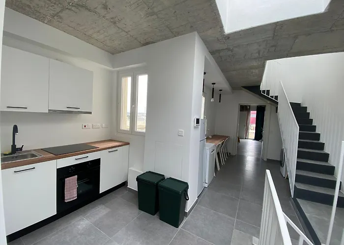 Minimal & Arty Townhouse